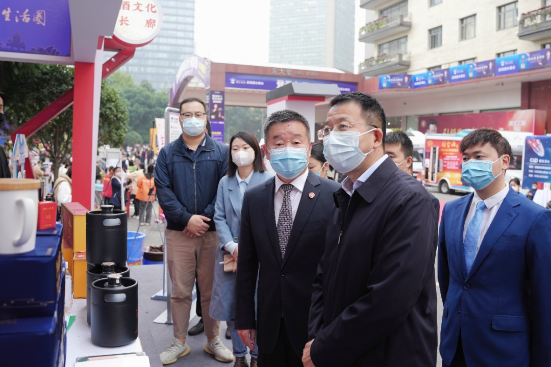 云顶集团集团向导赴2022锦江宾馆酒类商务洽谈会现场检查指导事情