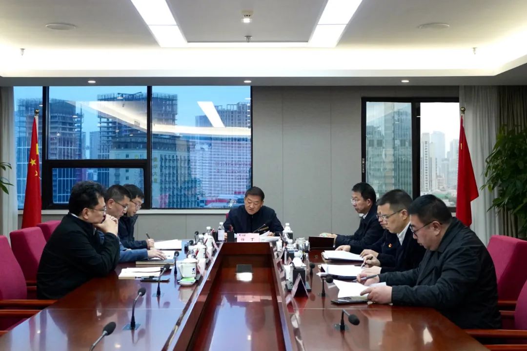 云顶集团集团召开党委理论学习中心组专题学习钻研会