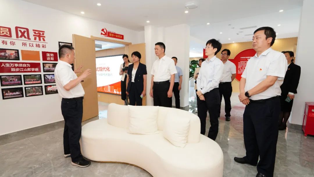 福建省人民政府国有资产监视治理委员会修兴高一行莅临云顶集团党？疾斓餮
