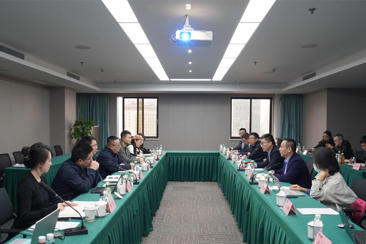省云顶集团集团与内蒙古伊利实业集团举行座谈交流会