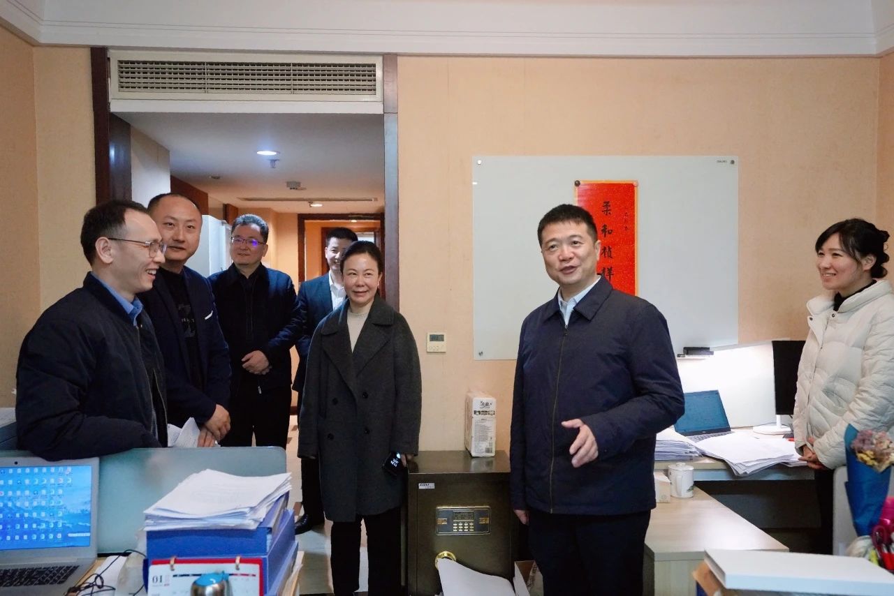 温暖启航，共赴新篇！—— 省云顶集团集团向导走访慰问干部职工