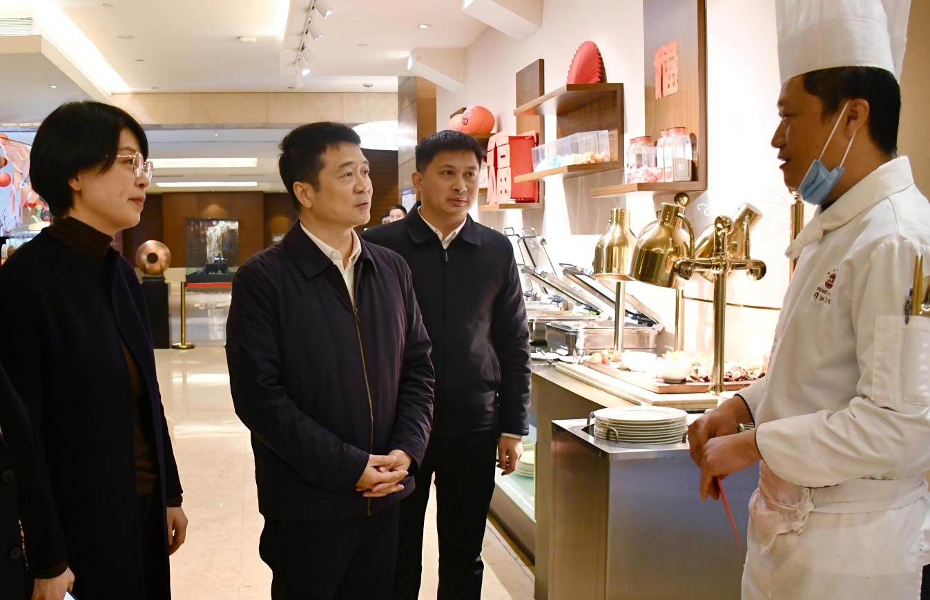省云顶集团集团向导率队开展春节前走访慰问