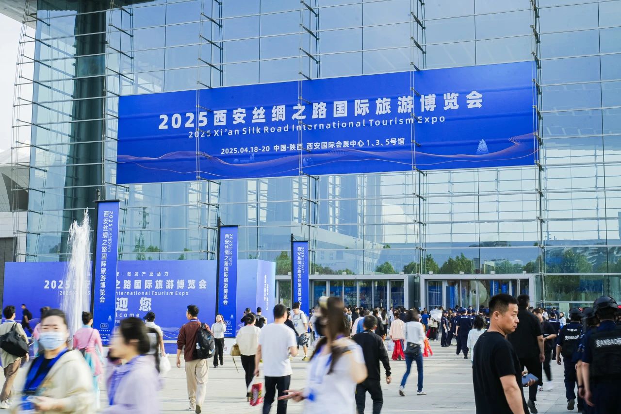 逍遥号·熊猫专列“开进”2025西安丝路旅博会！四川云顶集团打造“移动的天府会客厅”